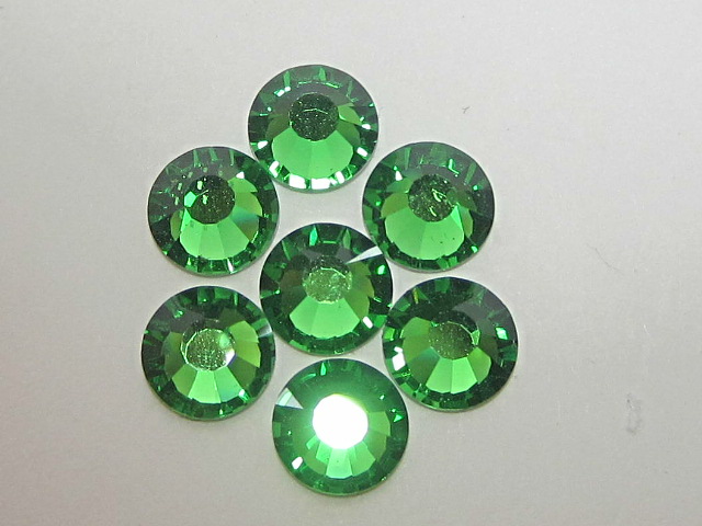 18 pcs. 30ss SHAMROCK (viva) FLATBACK PRECIOSA Rhinestones